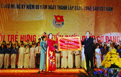 Đêm hội “Tuổi trẻ Hưng Yên tiến bước dưới cờ Đảng”